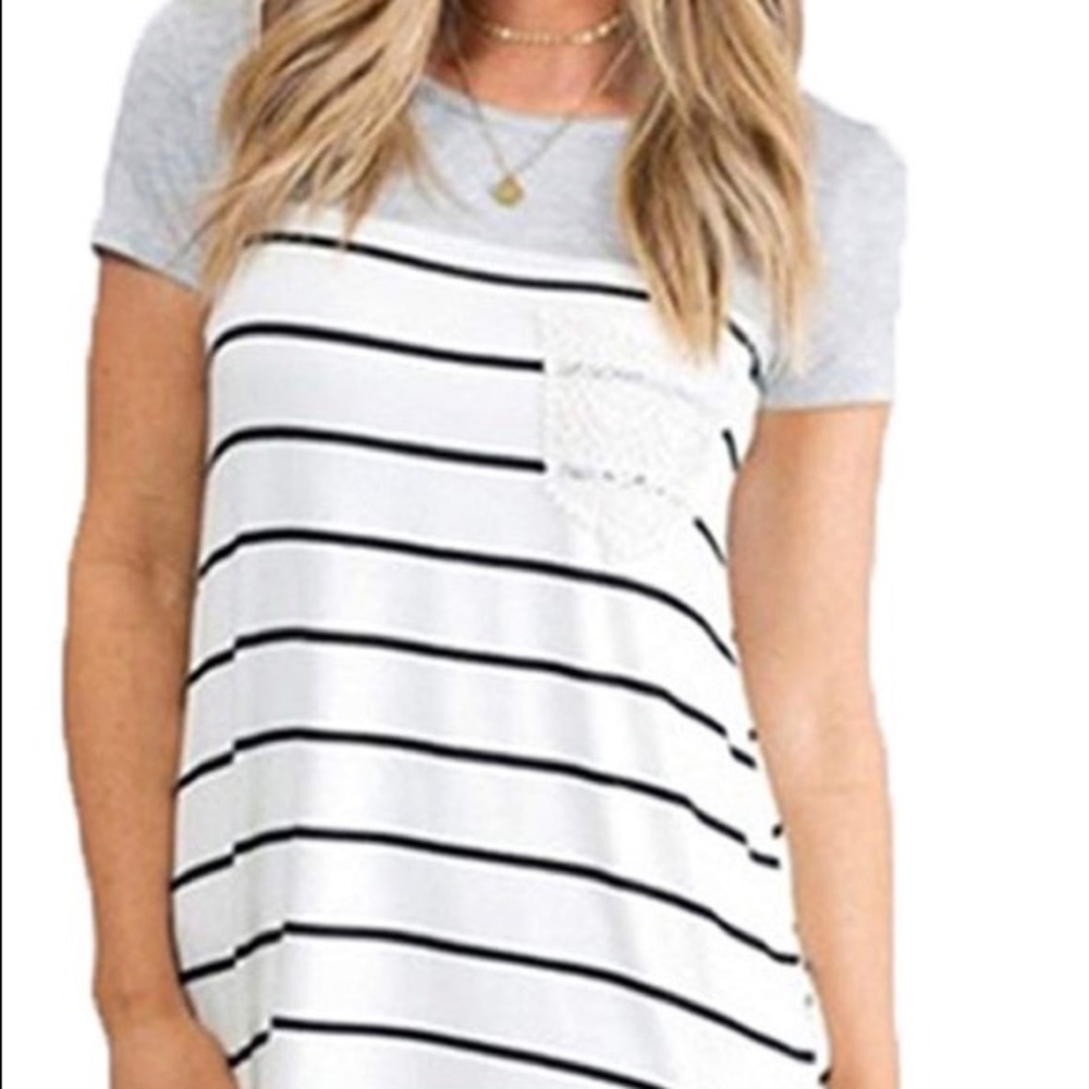 ⚡️REDUCED ⚡️Women's striped tunic with lace pocket